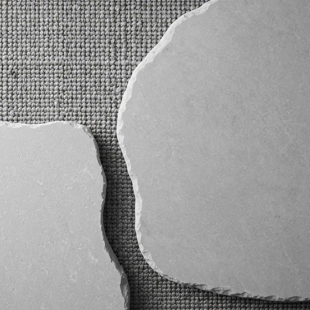Monochromatyczne stylizacje z różnymi fakturami: Sekret udanego minimalizmu